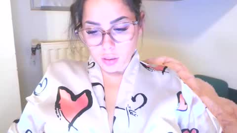 Snapshot of prettyjulliette chatting on October 2025 01:09:02 AM prettyjulliette online show from October 2025 01:09:02 AM