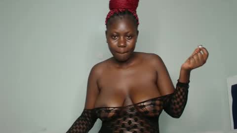 Snapshot of prettyliz1999 chatting on January 2025 06:41:02 PM Lizzy online show from January 2025 06:41:02 PM