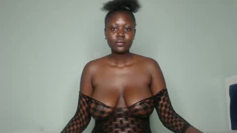 Snapshot of prettyliz1999 chatting on January 2025 06:49:01 PM Lizzy online show from January 2025 06:49:01 PM