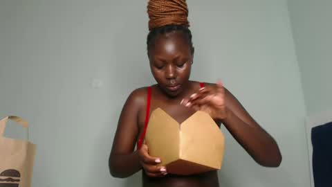 Snapshot of prettyliz1999 chatting on February 2025 08:33:01 AM Lizzy online show from February 2025 08:33:01 AM