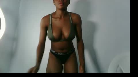 Snapshot of prettylove5 chatting on October 2025 02:59:01 PM evelyn online show from October 2025 02:59:01 PM