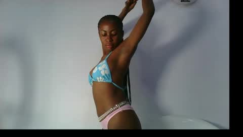 Snapshot of prettylove5 chatting on October 2025 08:58:01 AM evelyn online show from October 2025 08:58:01 AM