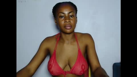 Snapshot of prettylove5 chatting on November 2025 04:00:02 PM evelyn online show from November 2025 04:00:02 PM