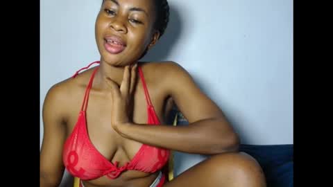 Snapshot of prettylove5 chatting on December 2025 07:03:02 AM evelyn online show from December 2025 07:03:02 AM