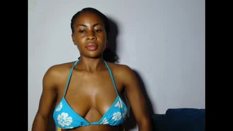 Snapshot of prettylove5 chatting on December 2025 07:53:02 PM evelyn online show from December 2025 07:53:02 PM