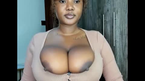 Snapshot of prettypearl_ chatting on January 2026 11:45:02 AM pearl online show from January 2026 11:45:02 AM