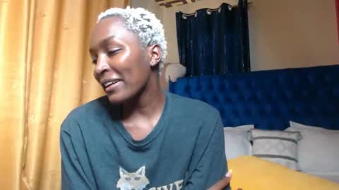 Snapshot of prettyquee chatting on May 2026 10:42:02 AM sasha online show from May 2026 10:42:02 AM