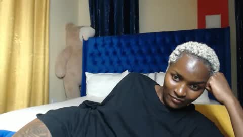 Snapshot of prettyquee chatting on May 2026 04:01:02 PM sasha online show from May 2026 04:01:02 PM