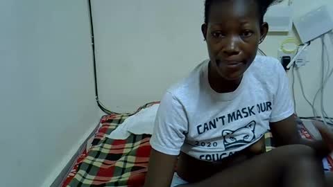 Snapshot of prettyqueen24 chatting on November 2025 07:43:02 AM Pretty Queen online show from November 2025 07:43:02 AM