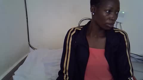 Snapshot of prettyqueen24 chatting on November 2025 08:46:02 AM Pretty Queen online show from November 2025 08:46:02 AM