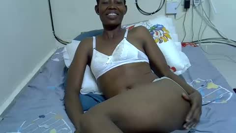 Snapshot of prettyqueen24 chatting on November 2025 04:24:01 PM Pretty Queen online show from November 2025 04:24:01 PM