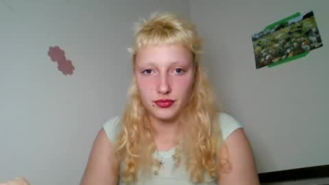 Snapshot of prettyunicorn555 chatting on December 2024 12:41:01 AM Dahlia online show from December 2024 12:41:01 AM