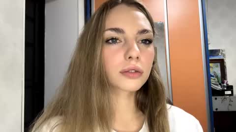 Amelia online show from November 2025 07:35:01 PM