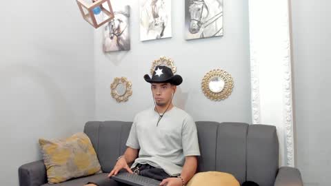 Snapshot of prince_arthur77 chatting on February 2025 01:10:02 PM prince_arthur77 online show from February 2025 01:10:02 PM