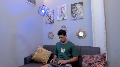 Snapshot of prince_arthur77 chatting on February 2025 12:43:02 PM prince_arthur77 online show from February 2025 12:43:02 PM