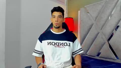 Snapshot of prince_arthur77 chatting on December 2025 01:05:02 PM prince_arthur77 online show from December 2025 01:05:02 PM