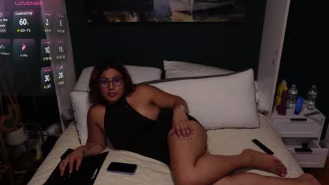 Princesa Ari online show from November 2025 04:59:01 AM