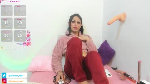 princess_0302 online show from October 2025 05:00:02 AM