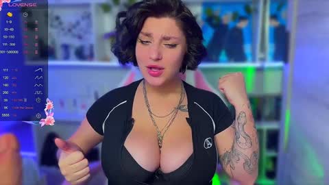 Lina online show from December 2024 11:39:01 PM