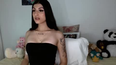 Sophie online show from November 2025 04:45:01 AM