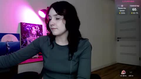 Snapshot of princessshy___ chatting on November 2025 02:32:01 PM 18 y.o online show from November 2025 02:32:01 PM