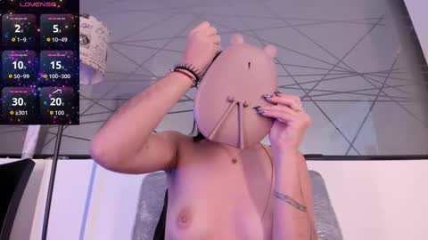 Valentina online show from October 2025 05:21:01 PM