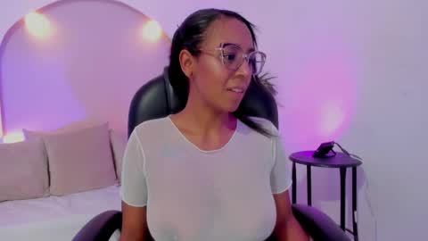 Priscila  online show from November 2025 07:56:02 PM