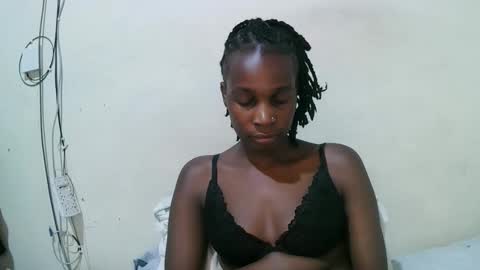 pritty_amber online show from April 2026 06:52:02 PM