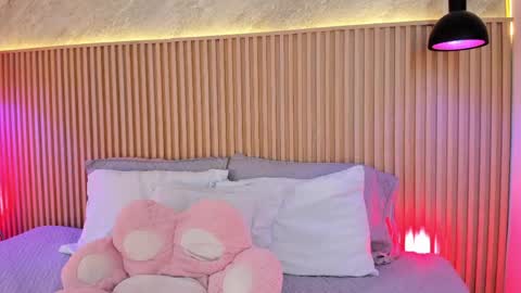 Profana Red online show from April 2026 02:43:02 PM