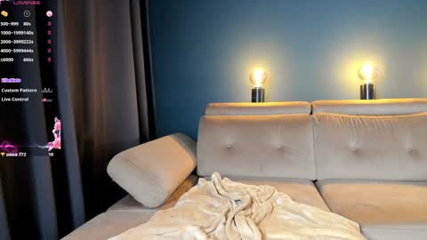 Snapshot of project_raven chatting on December 2024 07:53:02 PM Raven but you can call me sweetie or honey too online show from December 2024 07:53:02 PM