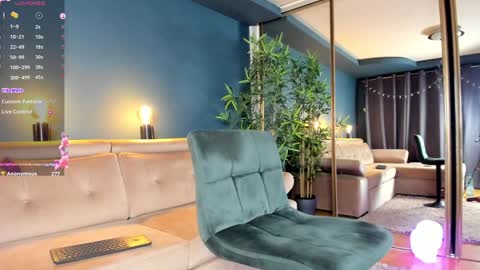 Snapshot of project_raven chatting on December 2024 10:23:02 PM Raven but you can call me sweetie or honey too online show from December 2024 10:23:02 PM