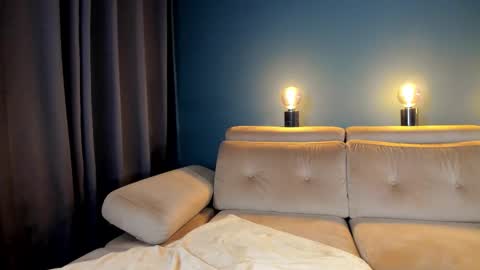 Snapshot of project_raven chatting on October 2025 05:56:02 PM Raven but you can call me sweetie or honey too online show from October 2025 05:56:02 PM