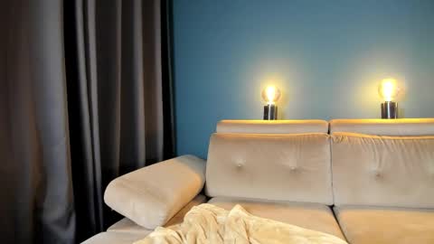 Raven  but you can call me sweetie or honey too  online show from February 2026 06:45:01 PM