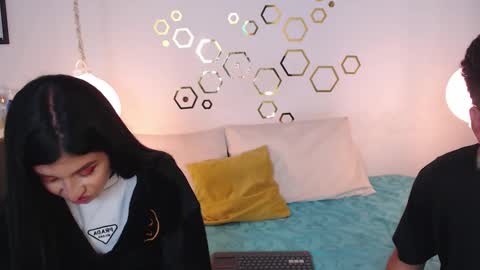 Adris  Juan online show from November 2025 05:06:02 AM