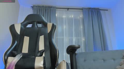    INDEPENDENT MODEL online show from February 2025 09:28:01 AM