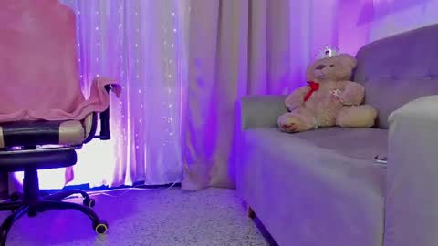    INDEPENDENT MODEL online show from April 2026 09:39:33 PM