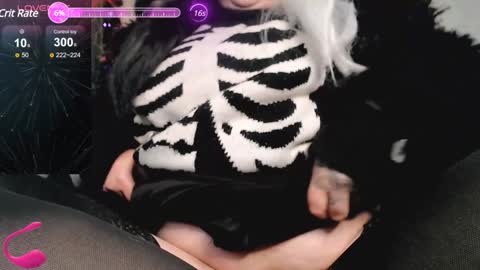 Snapshot of psychobitch69 chatting on December 2024 10:03:02 PM OlivePsy online show from December 2024 10:03:02 PM