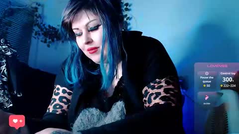 Snapshot of psychobitch69 chatting on November 2025 11:28:01 PM OlivePsy online show from November 2025 11:28:01 PM