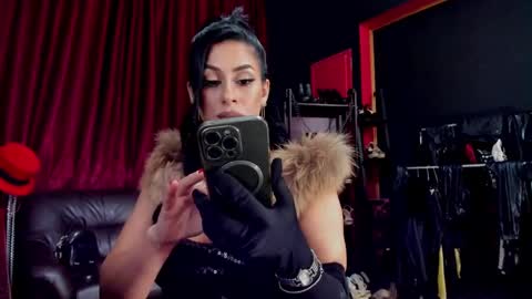 Snapshot of puffy_love chatting on February 2025 01:58:02 AM MissPuffyLove online show from February 2025 01:58:02 AM