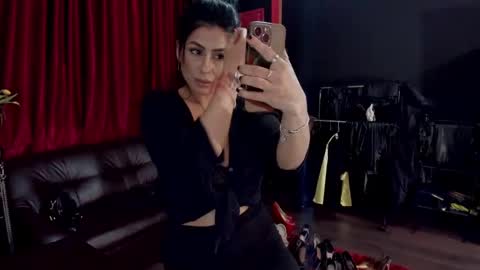 Snapshot of puffy_love chatting on March 2025 10:32:02 PM MissPuffyLove online show from March 2025 10:32:02 PM