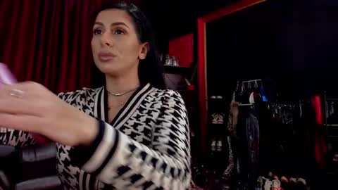 Snapshot of puffy_love chatting on December 2025 06:12:01 PM MissPuffyLove online show from December 2025 06:12:01 PM