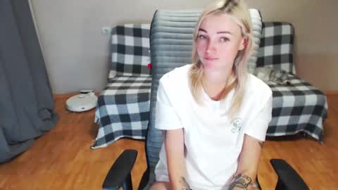 Snapshot of puma_ma chatting on December 2025 01:31:02 PM Polly online show from December 2025 01:31:02 PM