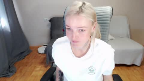Snapshot of puma_ma chatting on May 2026 06:08:01 AM Polly online show from May 2026 06:08:01 AM