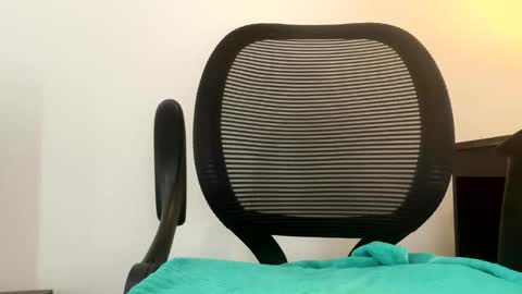 punkerboi182 online show from April 2026 04:24:02 AM