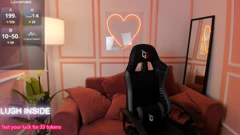 Snapshot of pure_flower_alison chatting on January 2025 05:00:01 PM Alison online show from January 2025 05:00:01 PM