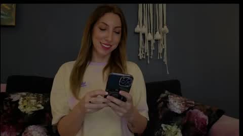 Isabelle online show from April 2026 06:49:01 PM