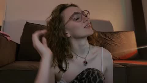 Marie online show from December 2024 01:40:02 AM