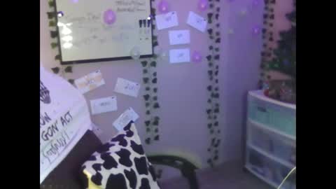 Purple2StayThnxxx online show from November 2025 08:51:01 PM