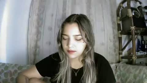 Snapshot of purple_23 chatting on April 2026 06:09:02 AM Lizzy online show from April 2026 06:09:02 AM
