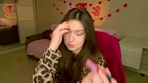 Bella online show from November 2025 05:42:02 AM